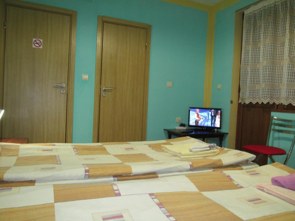 Pri Orehite Guesthouse オレシャク エクステリア 写真