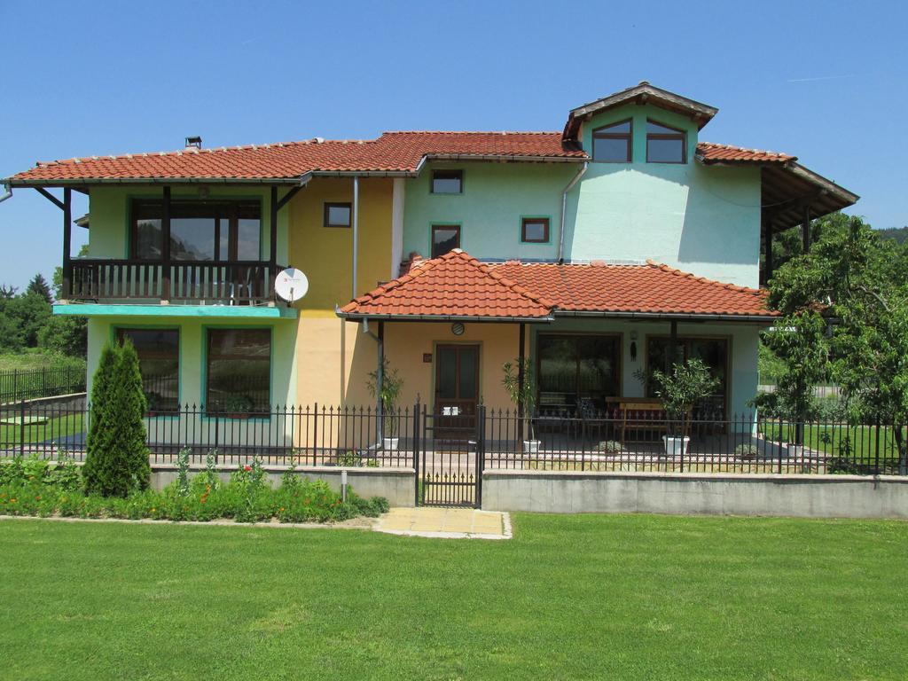 Pri Orehite Guesthouse オレシャク エクステリア 写真
