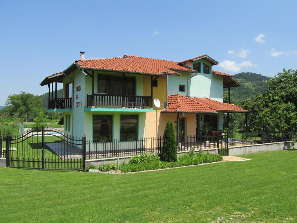 Pri Orehite Guesthouse オレシャク エクステリア 写真
